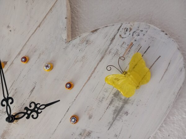 dettaglio farfalla gialla orologio da parete farfalla